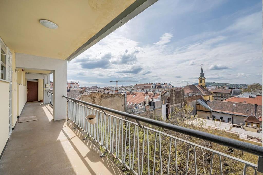 Liszt Ferenc Square Panorama Apt Budapest Exterior foto
