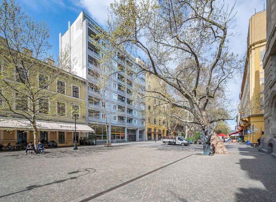 Liszt Ferenc Square Panorama Apt Budapest Exterior foto